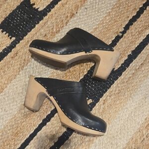 Swedish Hasbeens Black Leather Mules with Wooden Heel, Size 39, GUC Clogs